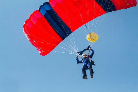 Стрибок з парашутом STATIC-LINE