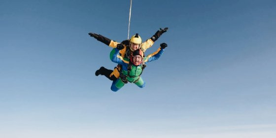 Тандем-стрибок із парашутом