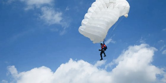 Стрибок з парашутом