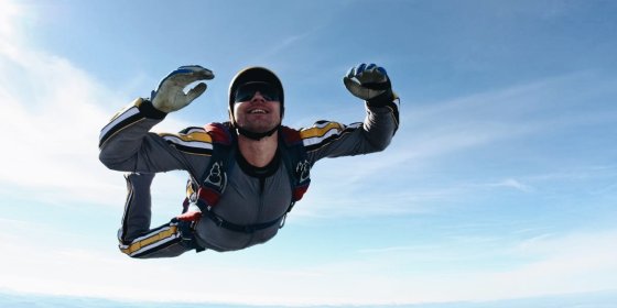 Самостійний стрибок з парашутом