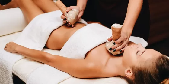 Масаж карпатськими мішечками